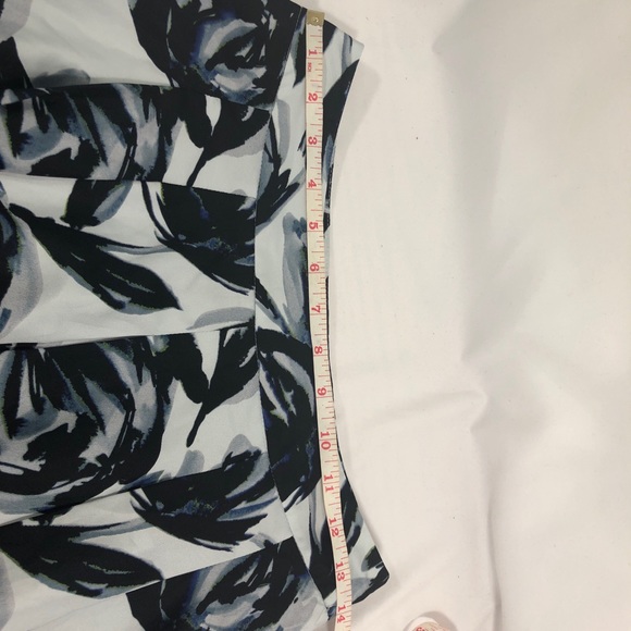 The Limited Floral Skirt. Size XS - Picture 4 of 8